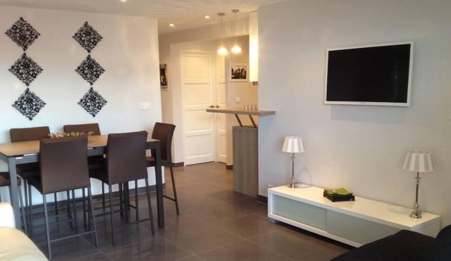 Apartment 'design' St. Tropez. Pool residence. Linen / cleaning included!