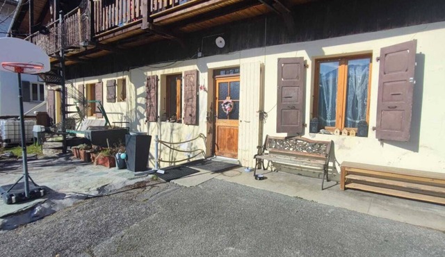 Apartment in a mountain chalet with Mont Blanc view