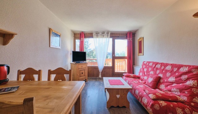 Apartment "La Montagne" with Mountain View, Balcony, and Wi-Fi