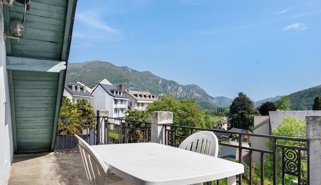 Apartment 'Pic Du Midi' with Mountain View, Balcony and Wi-Fi