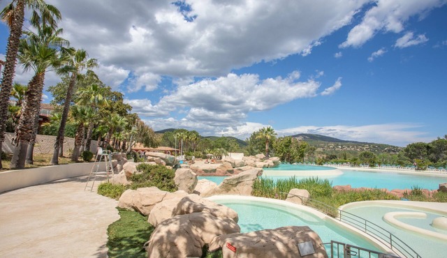 Apartment "Restanques De Saint Tropez Arums" with Shared Heated Pool and Wi-Fi