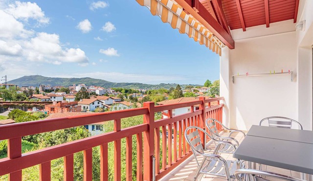Apartment with Balcony and Parking in Hendaye