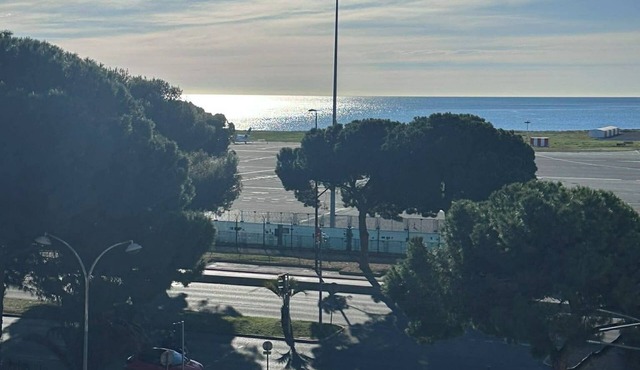 Apparently fully equipped Nice in Nice