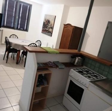 appart simple entier 3 chambres avec cour pour 2 a 7 personnes à château-gontier