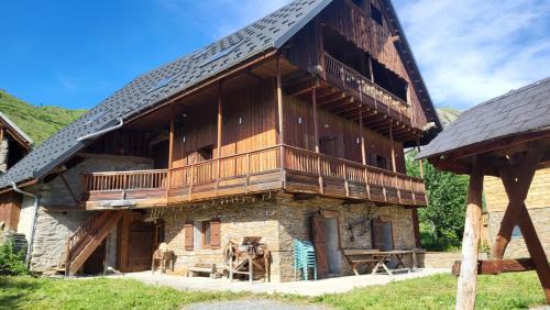 Appartement rénové dans chalet au cœur du vieux village