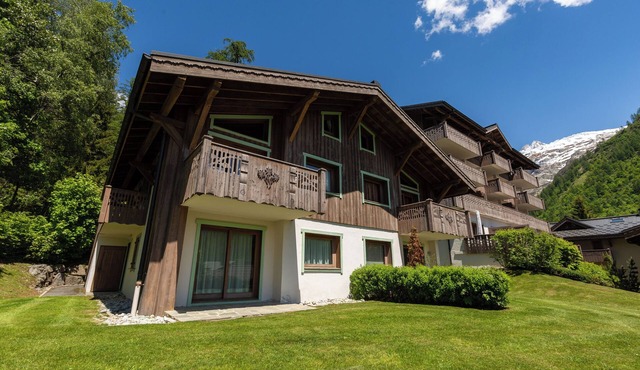 Apt BecD1 Cosy 3BR Chalet Apartment w/Terrace & Views, Le Tour (Argentière), France