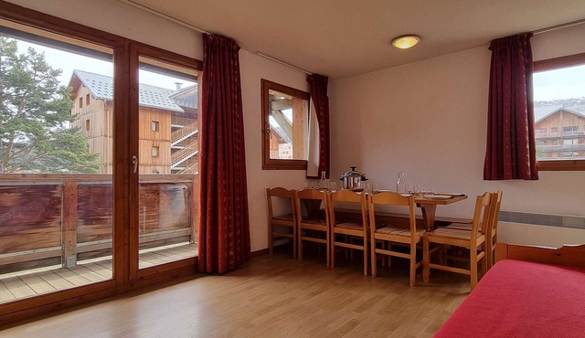 Apt for 10, 200m from chairlift, balcony, skiing, 3 rooms in Le Dévoluy