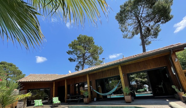 AUTHENTIC AIR CONDITIONED WOOD HOUSE WITH POOL AND LARGE TERRACE