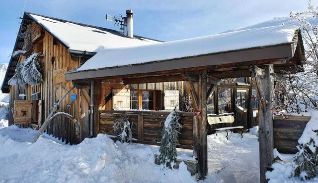 Authentic alpine chalet in Praz de lys sommand at 1500m on the ski slopes