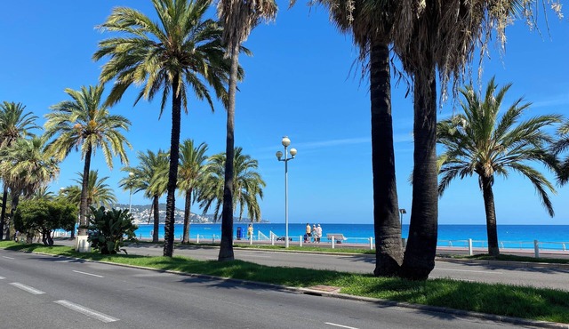 Beach and Salsa Promenade des Anglais in Nice
