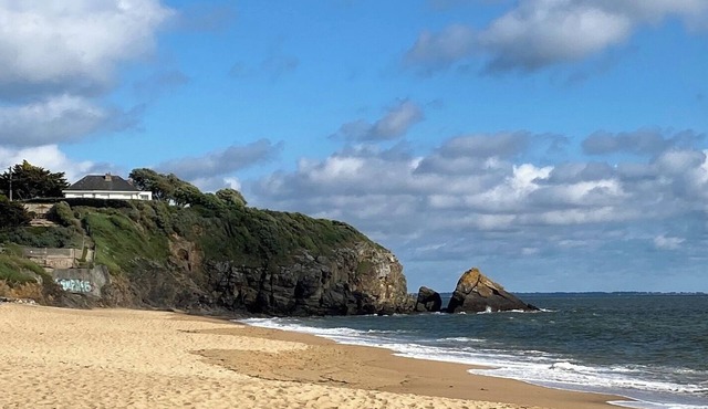 "Beachfront villa in Pornichet, with direct access to the sea"