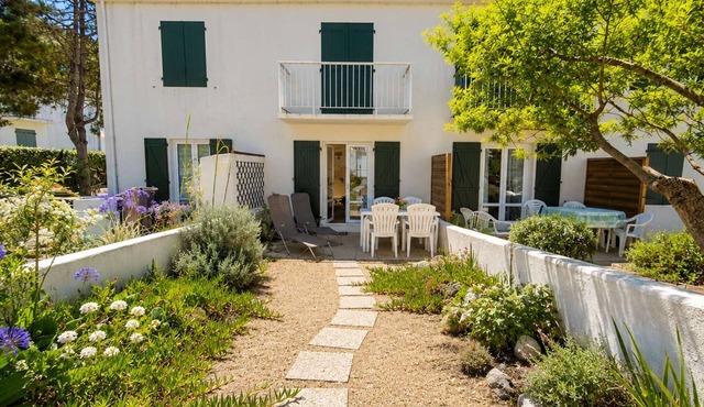 Beachside Studio with Garden - Sleeps 4, La Guérinière