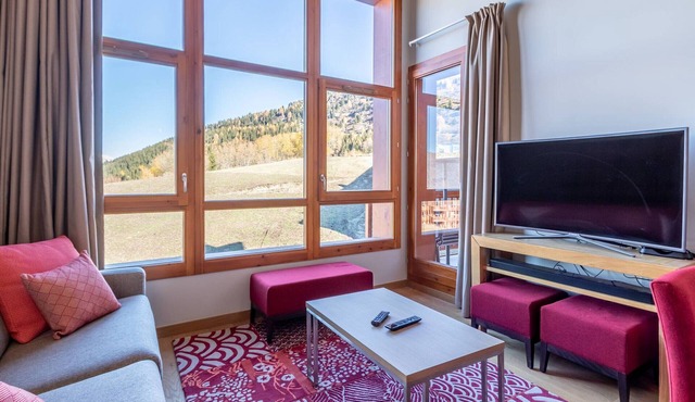 Beautiful 4-room apt with pool, spa, gym, parking and WIFI included at Arcs 1800