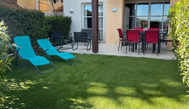 Beautiful air-conditioned and renovated garden level Cap Esterel
