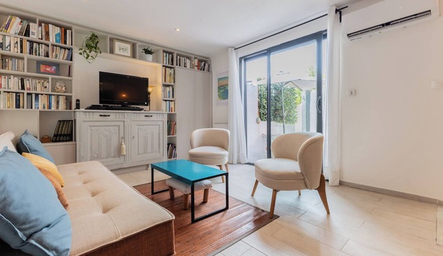 Beautiful apartment close to the beaches.