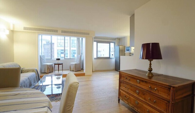 Beautiful bright apartment – private parking