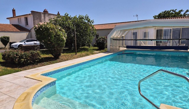 Beautiful villa with a pool just a stone's throw from the sea