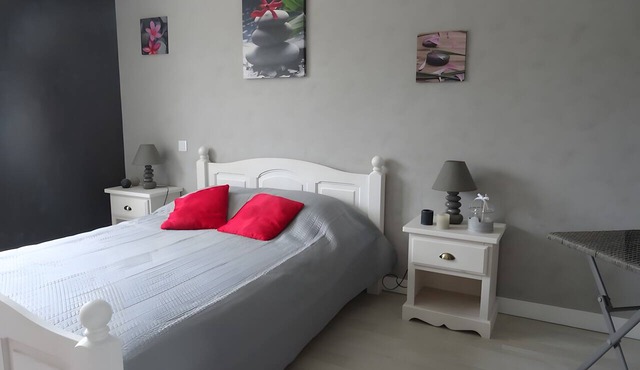 Bed and Breakfast 'Chambre Zen' with Wi-Fi in Saint-Laurent-de-la-Prée