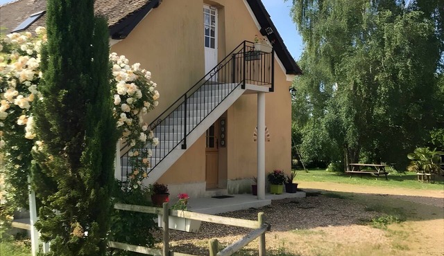 Bed and Breakfast 'Chambre Les Fauvettes' with Shared Terrace, Shared Garden and Wi-Fi