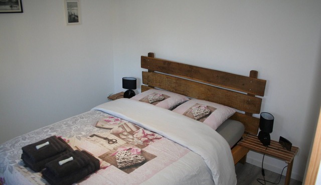 Bed and Breakfast 'Chambre Terrasse' with Shared Terrace, Shared Garden and Wi-Fi