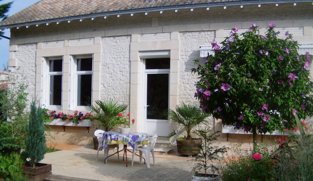 Bed and Breakfast sleeps 2 near Royan