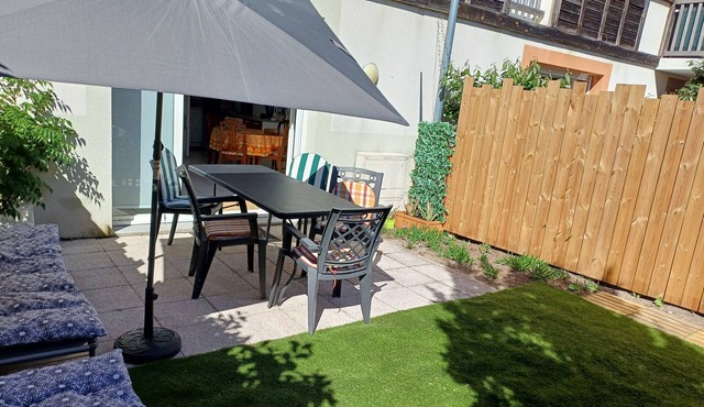 Between lake and ocean duplex with small garden 3 rooms in pine forest. Pets allowed