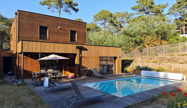 Between Lake and Ocean, in Carcans Maubuisson, upscale house sleeps 14