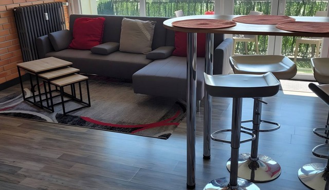 Birgé Spacious 4-Bedroom Apartment with Balcony for 7 Guests