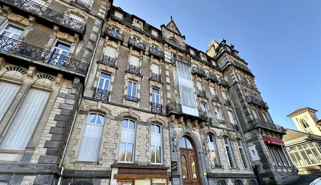 Bright Flat for 6 with Mountain views in La Bourboule