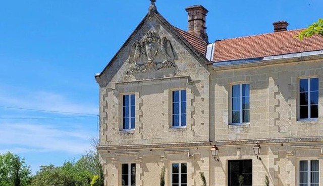 Château Bernon Gite 15 Personnes - piscine et SPA