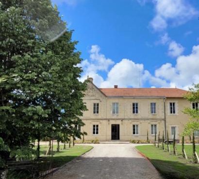 Château Bernon Maison d Hotes - Piscine et SPA