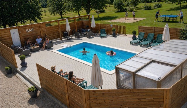 Châteaubriant Cottage Large family stay & pool access –Les Gîtes du Petit Marcel