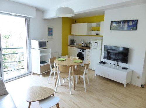 Chézine, T2 au calme avec balcon, 2pers et parking