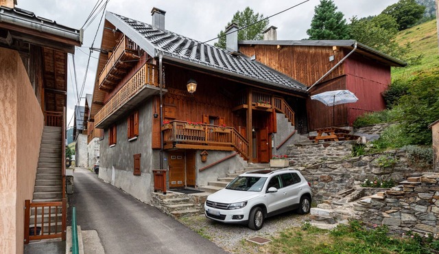 Chalet 'De Charme À La Montagne' with Mountain View, Private Terrace and Wi-Fi