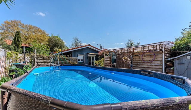 Chalet "Studio Bassin D'Arcachon" with Shared Pool, Private Terrace & Wi-Fi