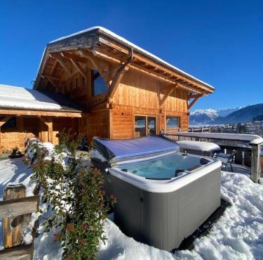 Chalet vue Mont Blanc avec jacuzzi extérieur