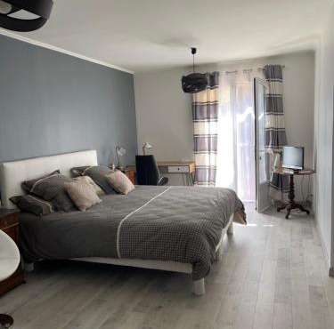 Chambre meublée