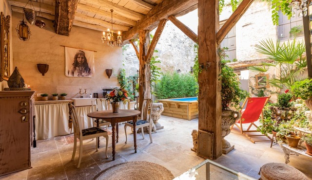 Champagne House - Luxury oasis with pool, fusball table & home cinema