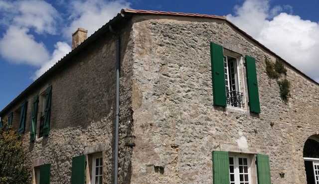 CHARACTERFUL HOME: Accommodates up to 17 people; 5 bedrooms, 5 bathrooms in Loix