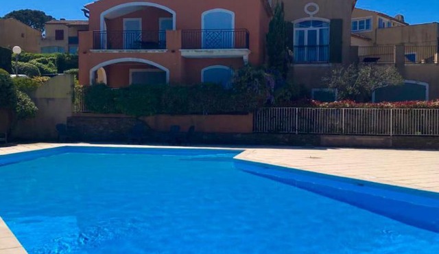 Charmant T2 - Piscine, Parking & Terrasse