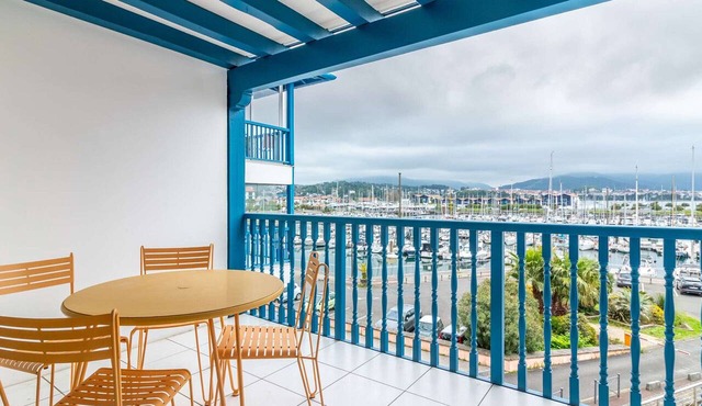 Charming apartment near the port - 6 guests