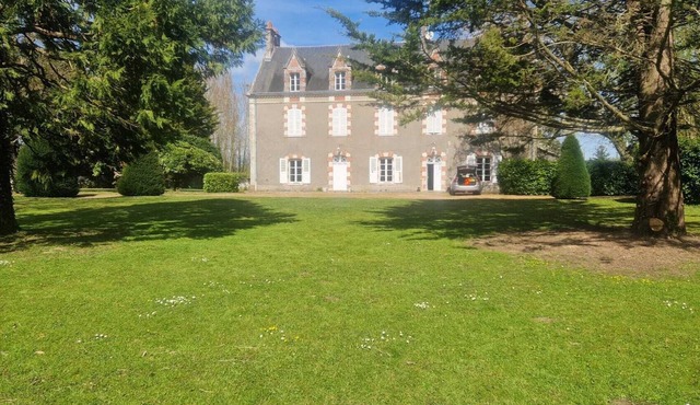 Charming estate with a 3.50m-diameter above-ground pool, near Paris