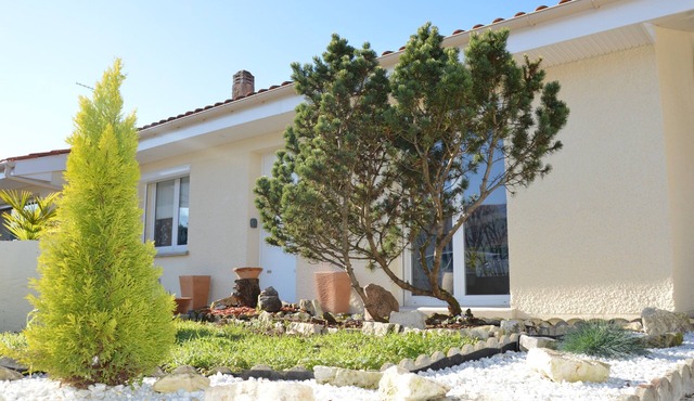 Charming Bordelais pavilion (full accommodation)