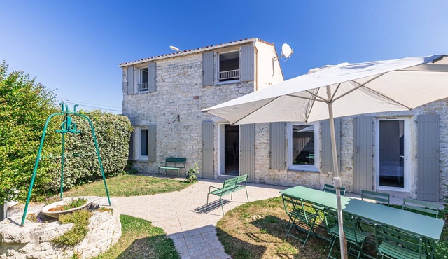 Charming Oléron Holiday Home Near Beach with Terrace, Private Garden & Wi-Fi