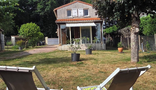 Charming house in the center of Breuillet with beautiful garden! Ideal for families!