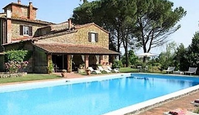 Charming spacious 1500s stone farmhouse with private pool in Terranuova Bracciolini