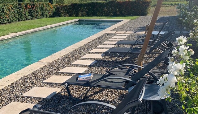 Charming Provençal Country Home with heated pool and modern conveniences