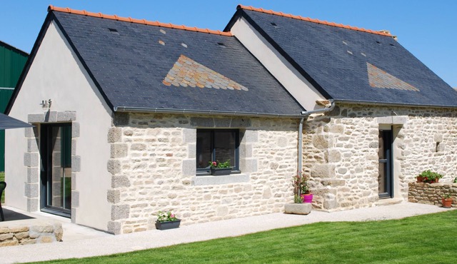 Charming, quiet and bright cottage 300 m from the beaches and 20 m from the GR34