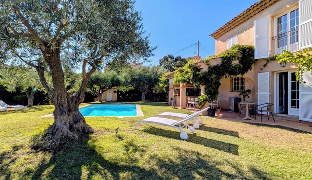 Charming residence with heated swimming pool