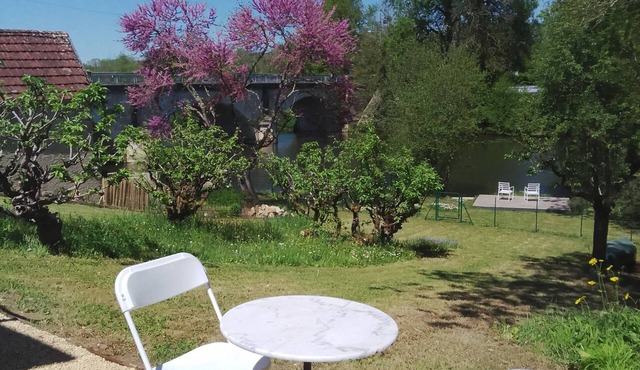 Charming Riverside Gite in the Brenne National Park close to amenities. in Belabre